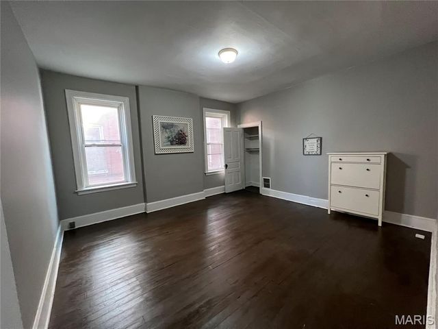 2048 Russell Boulevard, St Louis, MO 63104