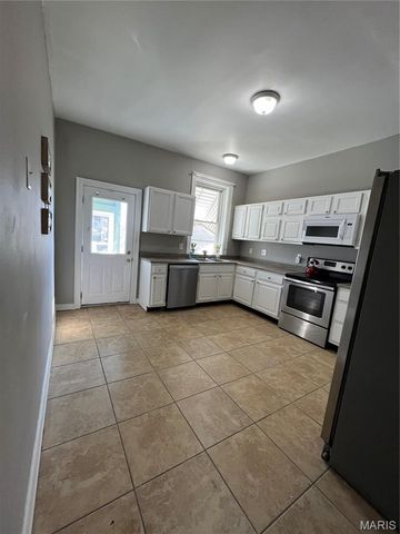 2048 Russell Boulevard, St Louis, MO 63104