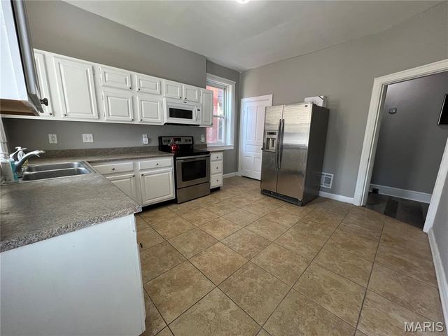 2048 Russell Boulevard, St Louis, MO 63104