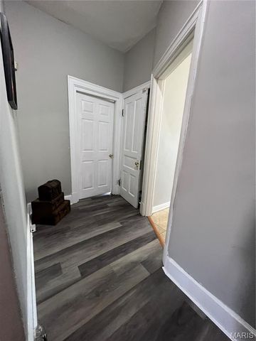 2048 Russell Boulevard, St Louis, MO 63104