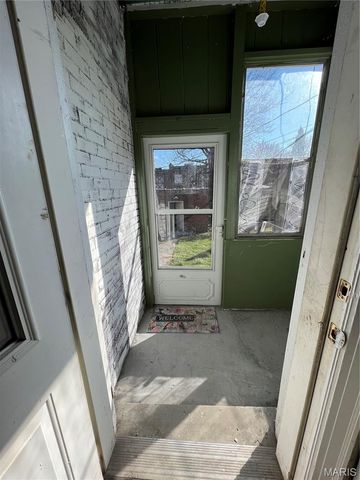 2048 Russell Boulevard, St Louis, MO 63104