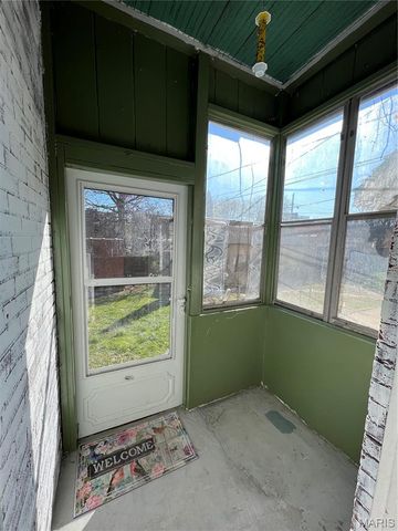 2048 Russell Boulevard, St Louis, MO 63104