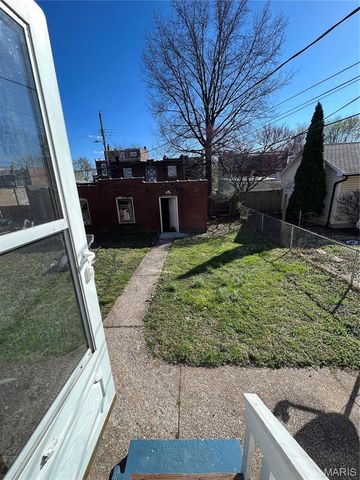 2048 Russell Boulevard, St Louis, MO 63104