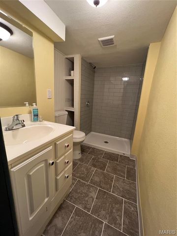 2048 Russell Boulevard, St Louis, MO 63104