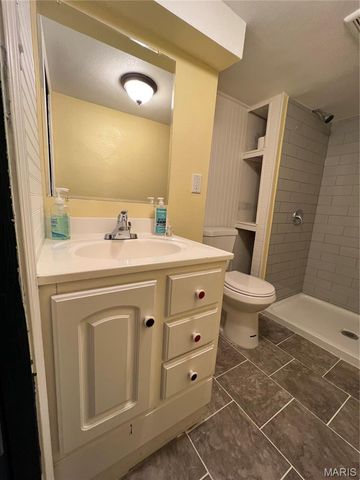 2048 Russell Boulevard, St Louis, MO 63104