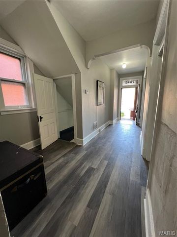 2048 Russell Boulevard, St Louis, MO 63104