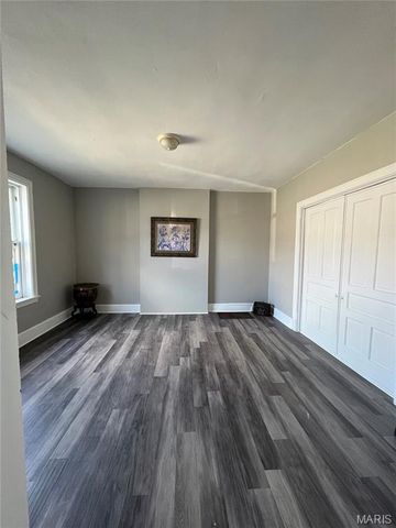 2048 Russell Boulevard, St Louis, MO 63104