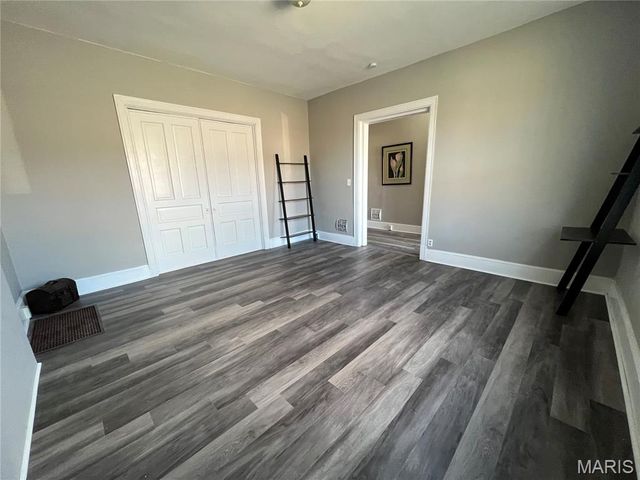 2048 Russell Boulevard, St Louis, MO 63104