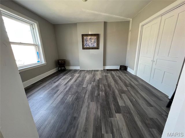 2048 Russell Boulevard, St Louis, MO 63104