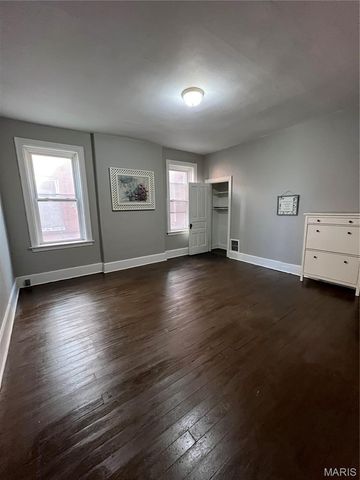 2048 Russell Boulevard, St Louis, MO 63104