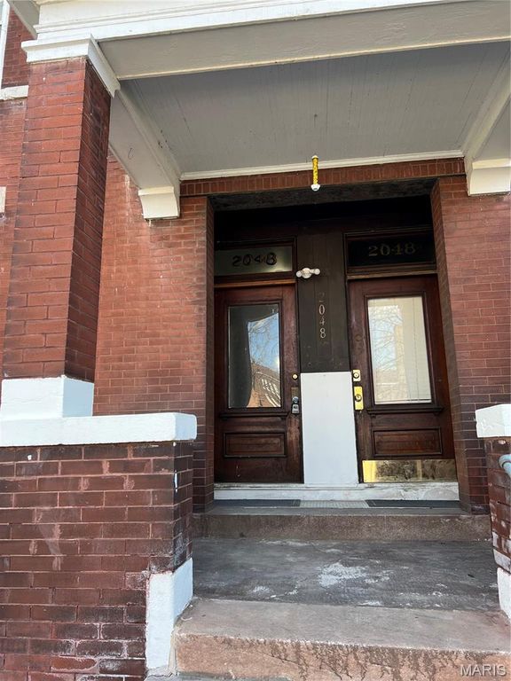 2048 Russell Boulevard, St Louis, MO 63104