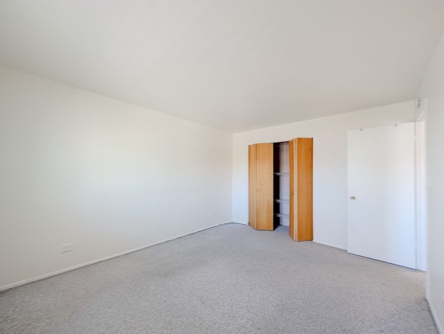 801 S Dwyer Avenue D, Arlington Heights, IL 60005