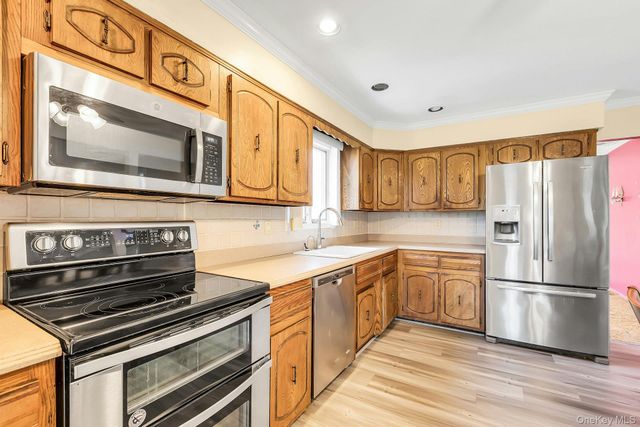 760 Hubal Street, Bohemia, NY 11716