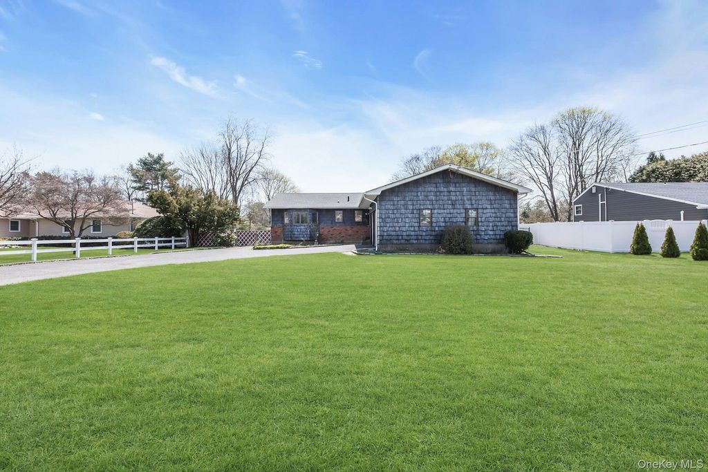 760 Hubal Street, Bohemia, NY 11716