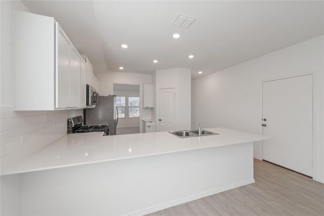 153 Sormonne LOOP, Kyle, TX 78640