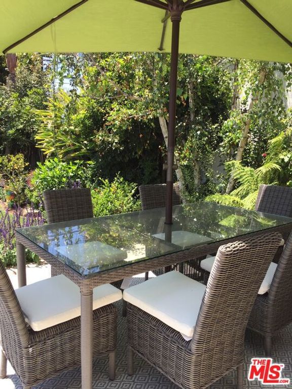 Image 11 of property listing at 921 Kagawa Street, Pacific Palisades, CA 90272