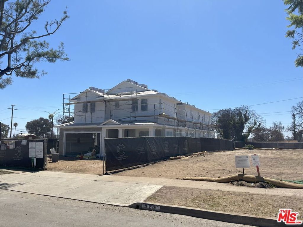 Image 3 of property listing at 921 Kagawa Street, Pacific Palisades, CA 90272