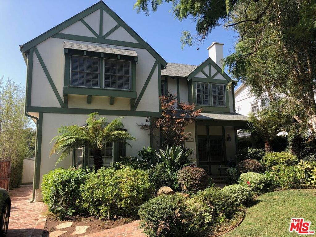 Image 8 of property listing at 921 Kagawa Street, Pacific Palisades, CA 90272