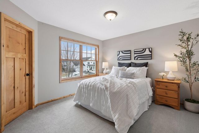 1072 Symphony Lane, Chaska, MN 55318