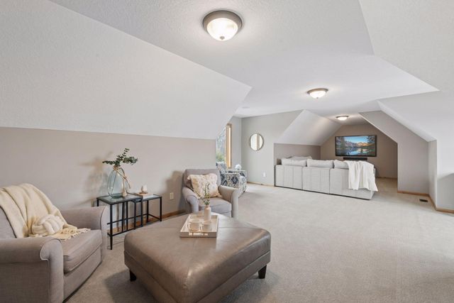 1072 Symphony Lane, Chaska, MN 55318