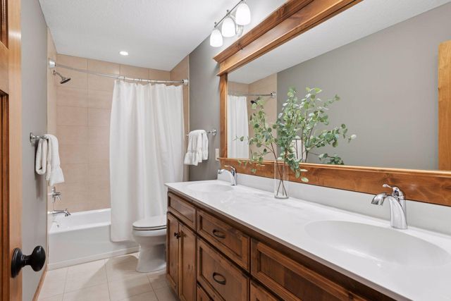 1072 Symphony Lane, Chaska, MN 55318