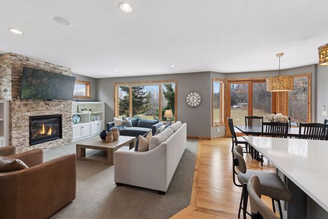 1072 Symphony Lane, Chaska, MN 55318