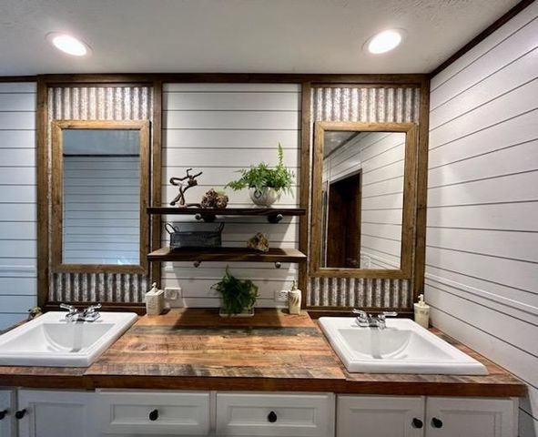 21119 N Hwy 5, Mountain View, AR 72560