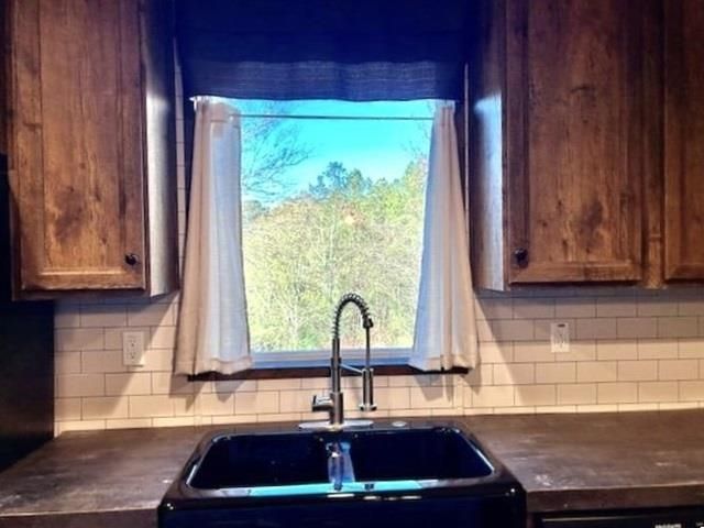 21119 N Hwy 5, Mountain View, AR 72560