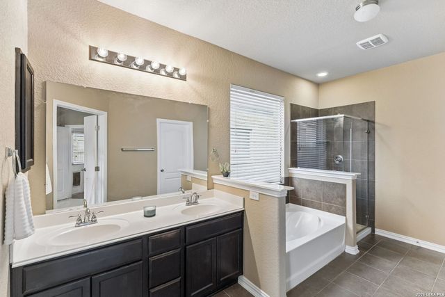 7903 Headwaters Trl, San Antonio, TX 78254