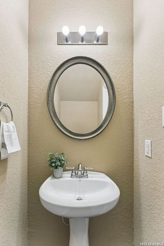 7903 Headwaters Trl, San Antonio, TX 78254