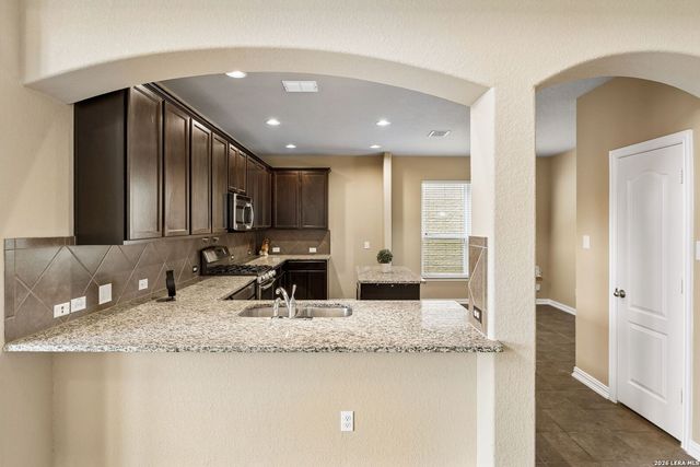 7903 Headwaters Trl, San Antonio, TX 78254