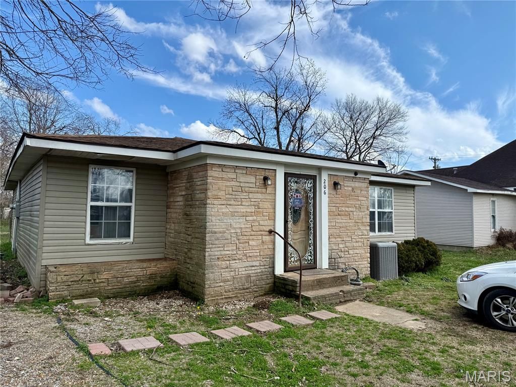 206 S Lyons Avenue, Naylor, MO 63953