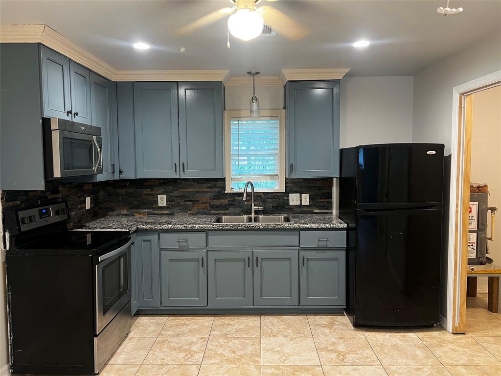 5924 Morningdale Street, Houston, TX 77396