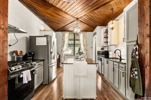 114 Avenue B, Converse, TX 78109