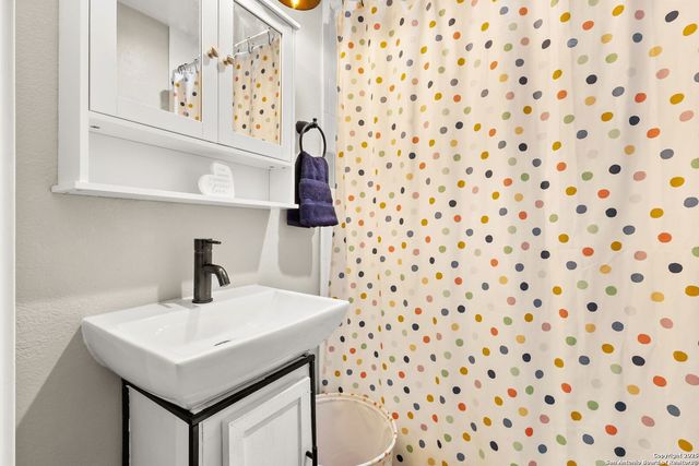 114 Avenue B, Converse, TX 78109