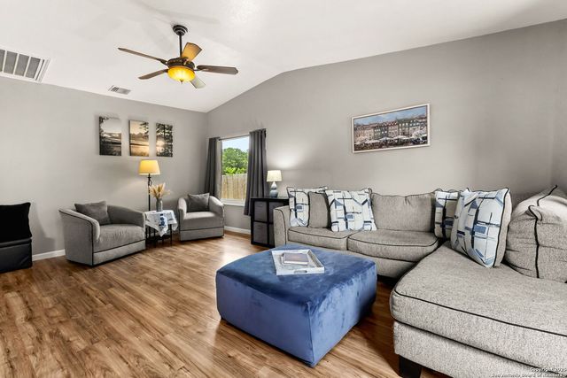 114 Avenue B, Converse, TX 78109