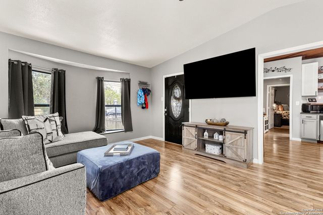 114 Avenue B, Converse, TX 78109