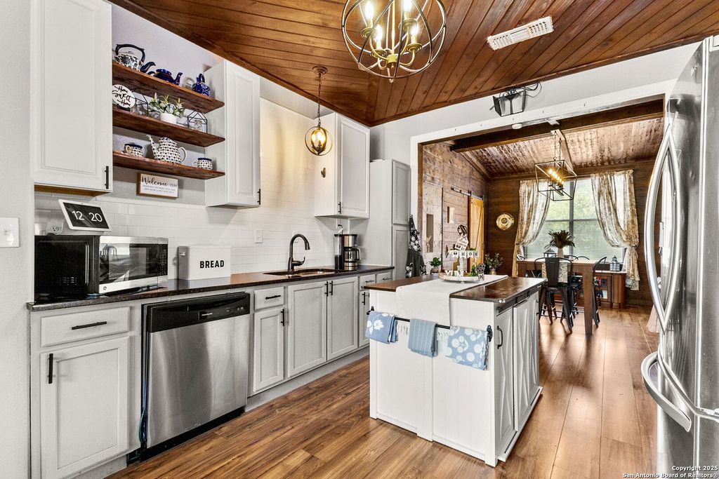 114 Avenue B, Converse, TX 78109