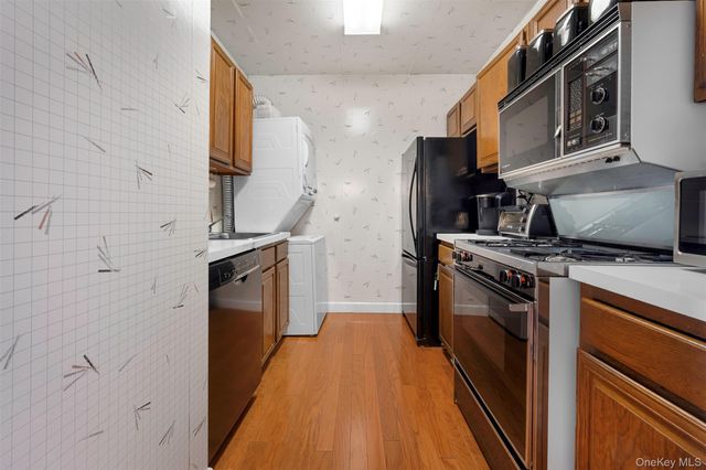 269-10 Grand Central Parkway 8P, Floral Park, NY 11005