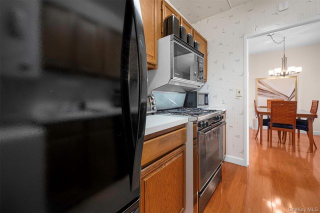 269-10 Grand Central Parkway 8P, Floral Park, NY 11005