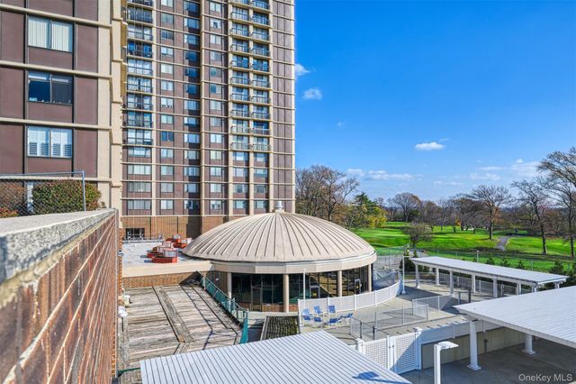 269-10 Grand Central Parkway 8P, Floral Park, NY 11005