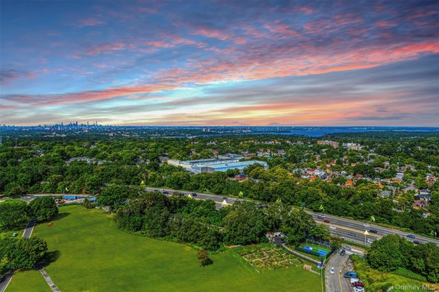 269-10 Grand Central Parkway 8P, Floral Park, NY 11005