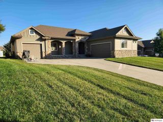 8627 S 104th Street, La Vista, NE 68128