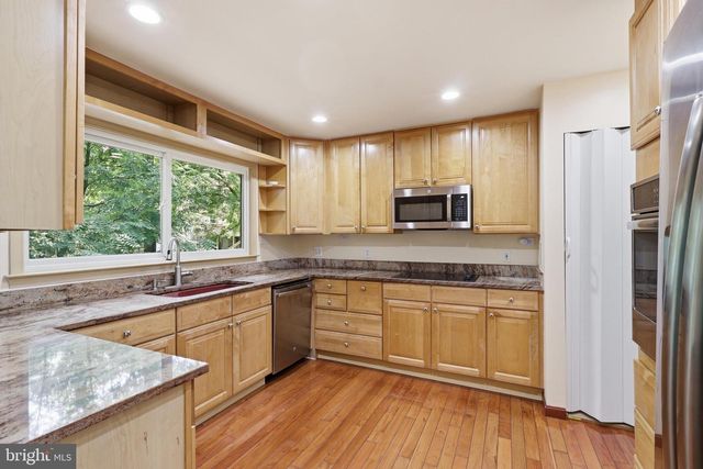 10799 ADARE DR, Fairfax, VA 22032