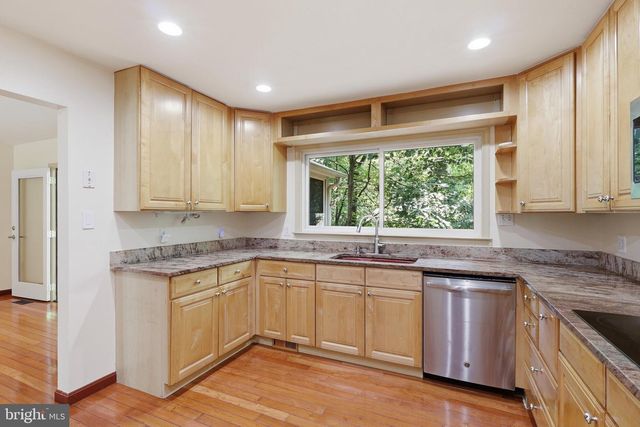10799 ADARE DR, Fairfax, VA 22032