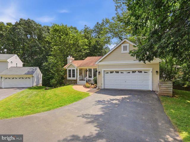 10799 ADARE DR, Fairfax, VA 22032