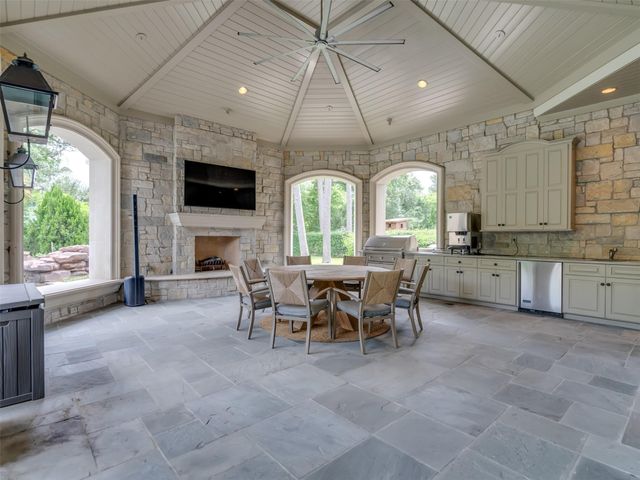 11527 Green Oaks Drive, Houston, TX 77024
