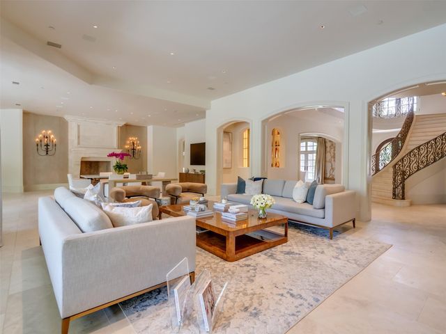 11527 Green Oaks Drive, Houston, TX 77024
