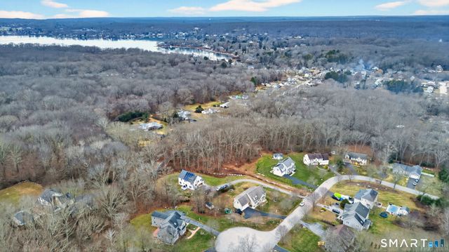 9 Arrowhead Trail, Waterford, CT 06385