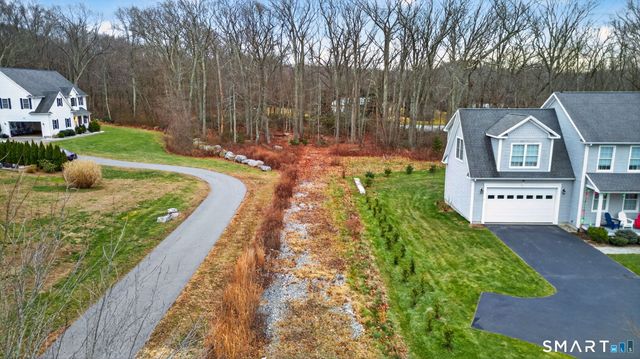 9 Arrowhead Trail, Waterford, CT 06385